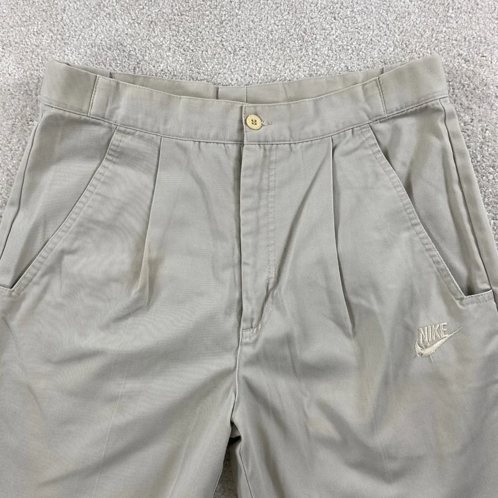 Vintage Nike Pleated Chino Shorts Mens 30 Tan Khaki Embroidered Logo Longline